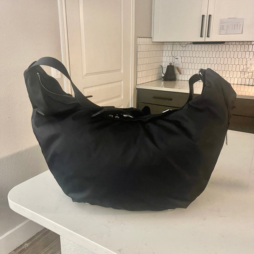Lululemon Resolution Hobo Gym Yoga Bag in Black